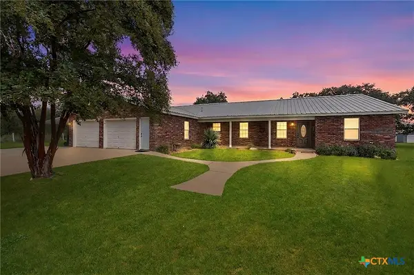 172 Meadow Lake Drive, Seguin, TX 78155
