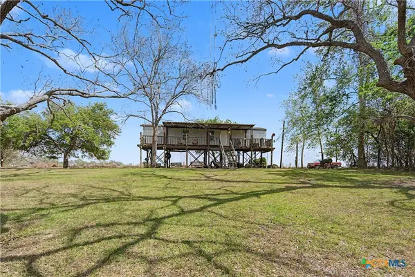 1250 Darst Creek Lane, Seguin, TX 78155
