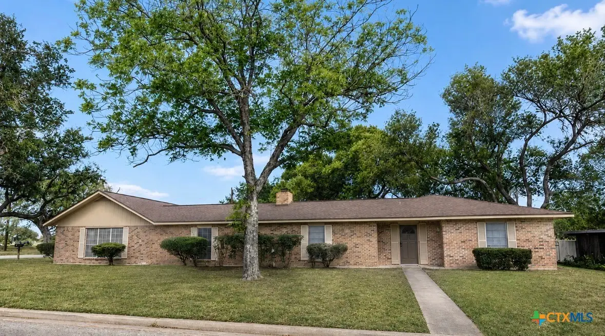 201 Oak Lane, Cuero, TX 77954 - #1