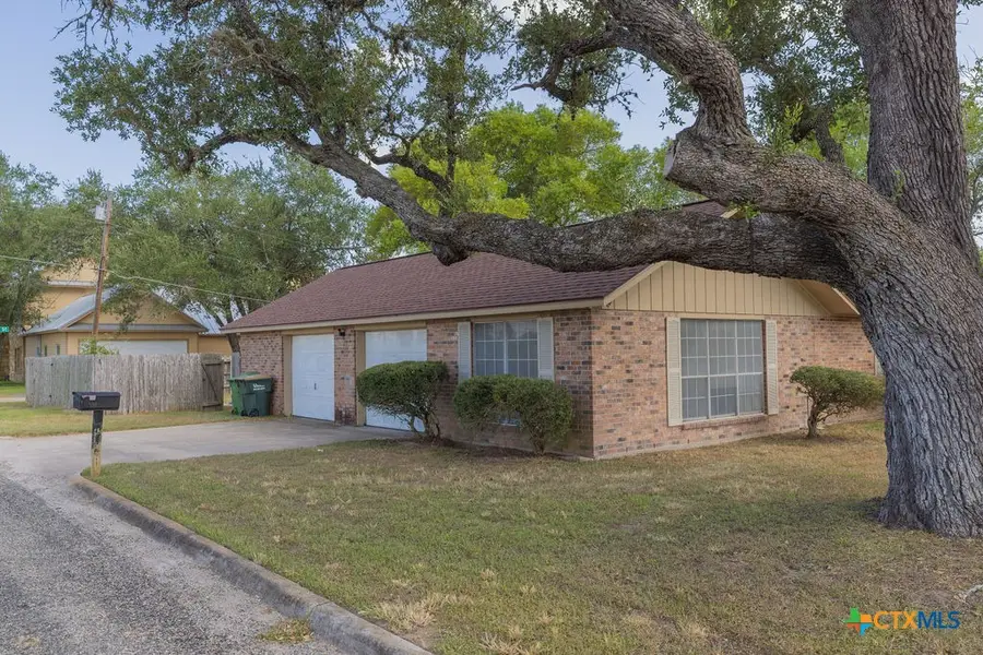 201 Oak Lane, Cuero, TX 77954 - #3