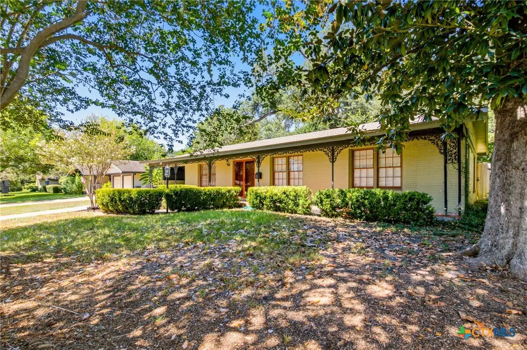 404 Cherokee Lane, Victoria, TX 77901 - #1
