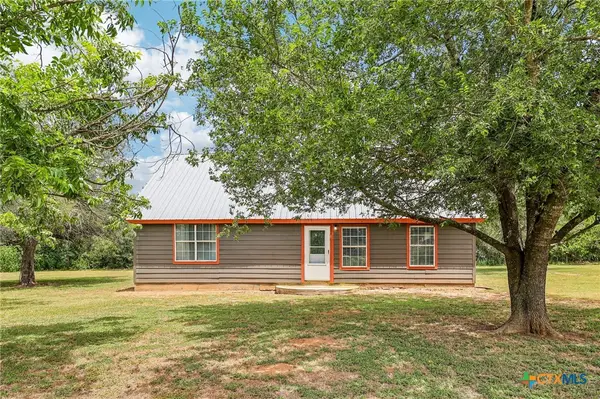 122 Dodd Preston, Elgin, TX 78621