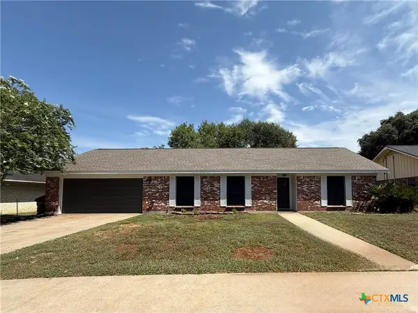 208 Mossy Oaks Lane, Victoria, TX 77904