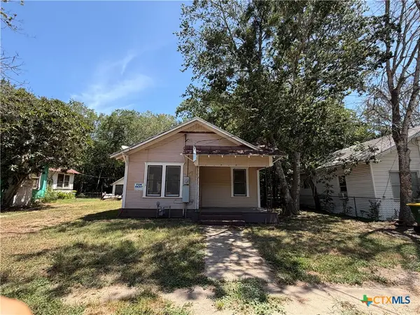 112 Darst Street, Gonzales, TX 78629