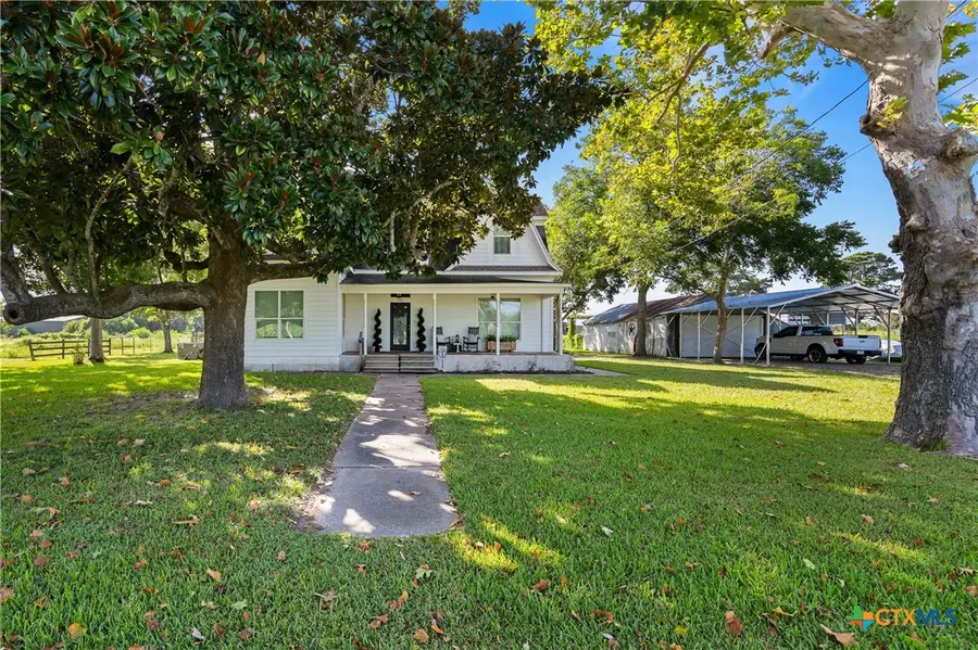 701 S Gilbert Road, Edna, TX 77957 - #2