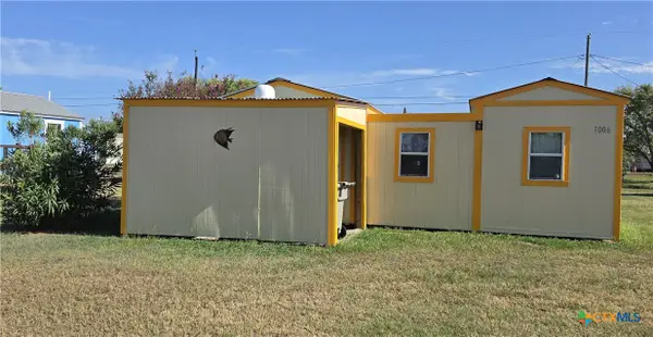 1006 W Dallas Avenue, Seadrift, TX 77983