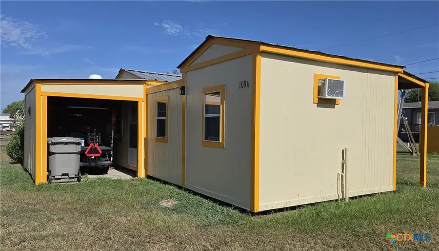 1006 W Dallas Avenue, Seadrift, TX 77983 - #2