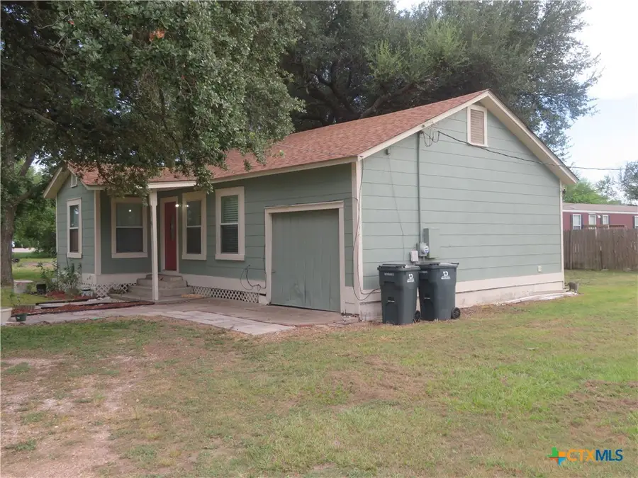 301 & 301A Colorado, Edna, TX 77957 - #2