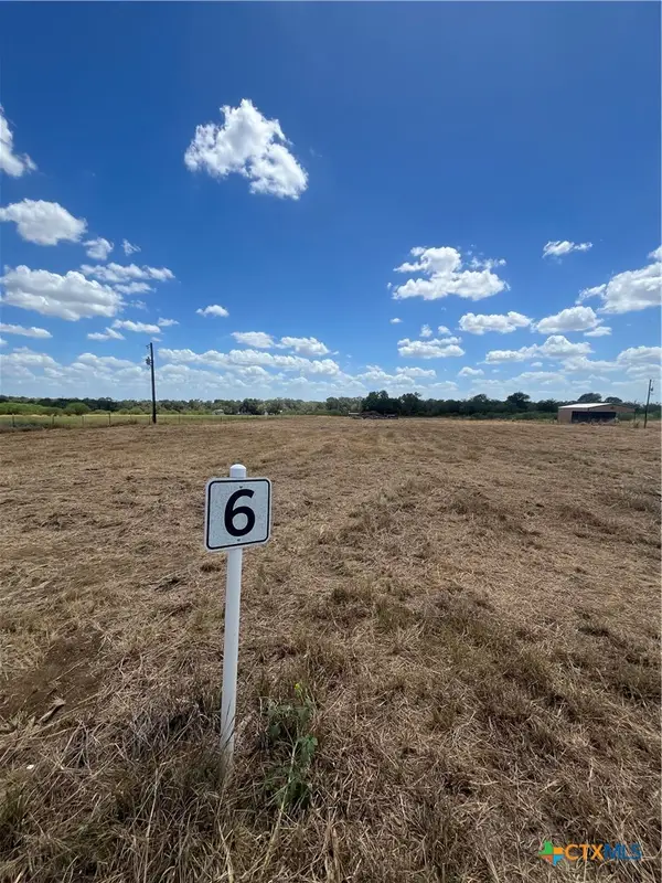 275 Cannon North Drive, Gonzales, TX 78629