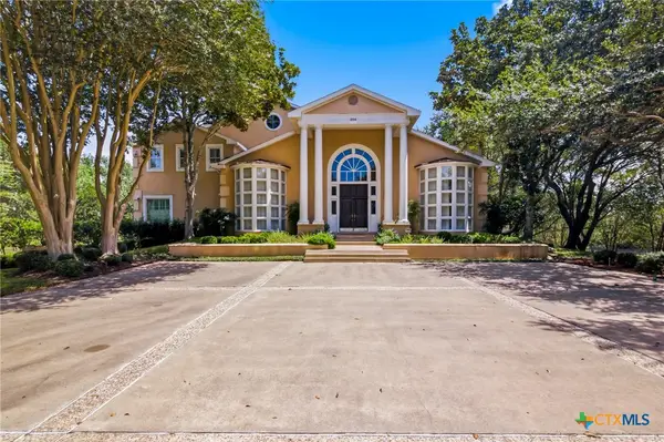 204 Creekridge Drive, Victoria, TX 77904