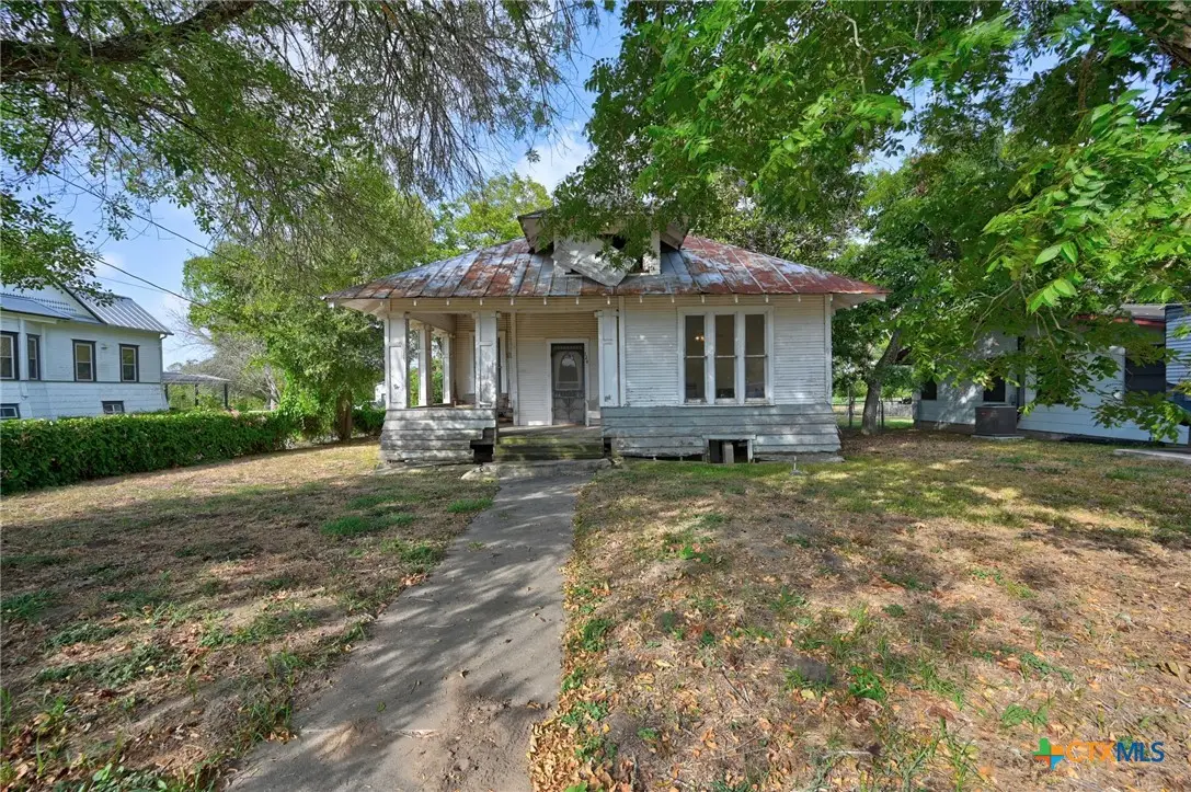 124 S Avenue I, Shiner, TX 77984 - #1
