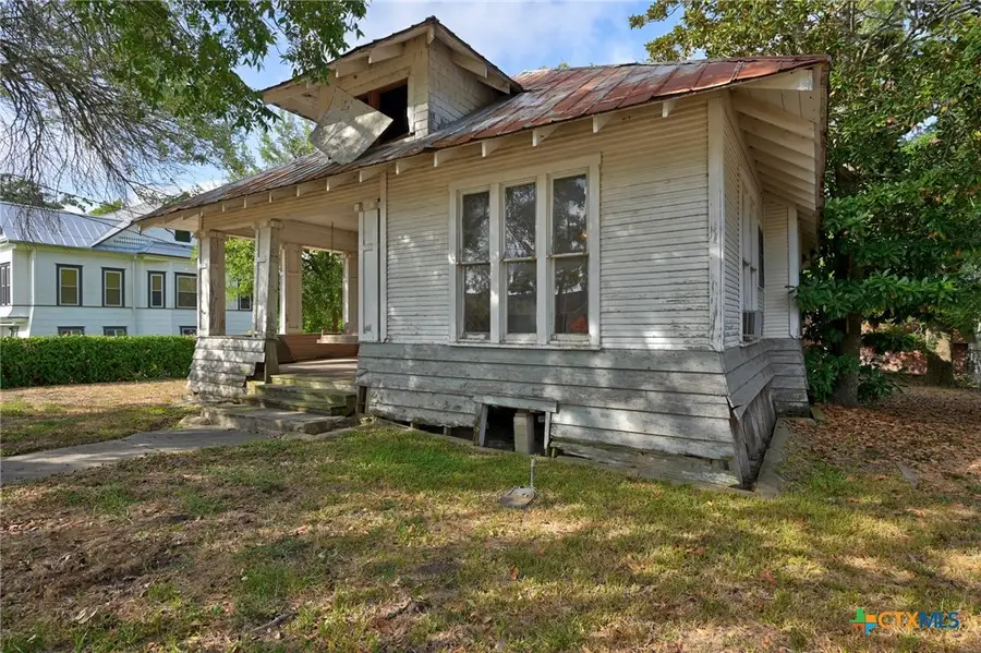 124 S Avenue I, Shiner, TX 77984 - #2
