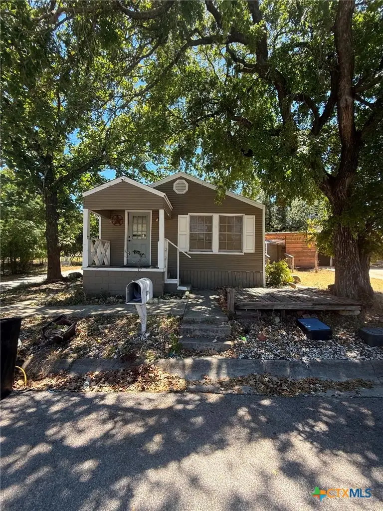 206 W Avenue B, Lampasas, TX 76550 - #1