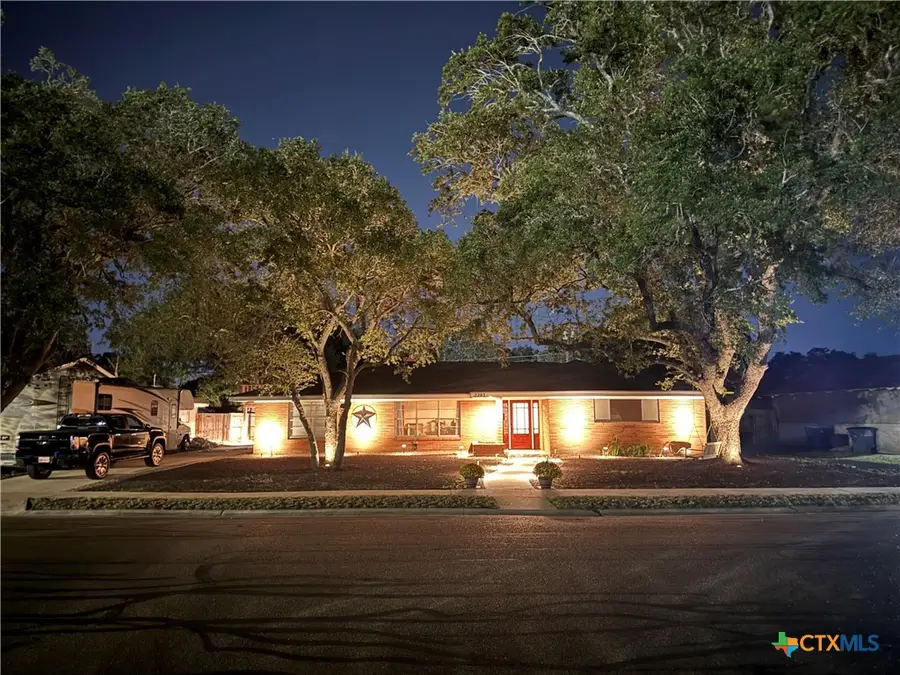 2202 E Loma Vista Avenue, Victoria, TX 77901 - #3