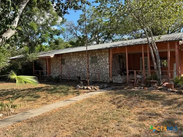 600 Ducey Street, Yoakum, TX 77995