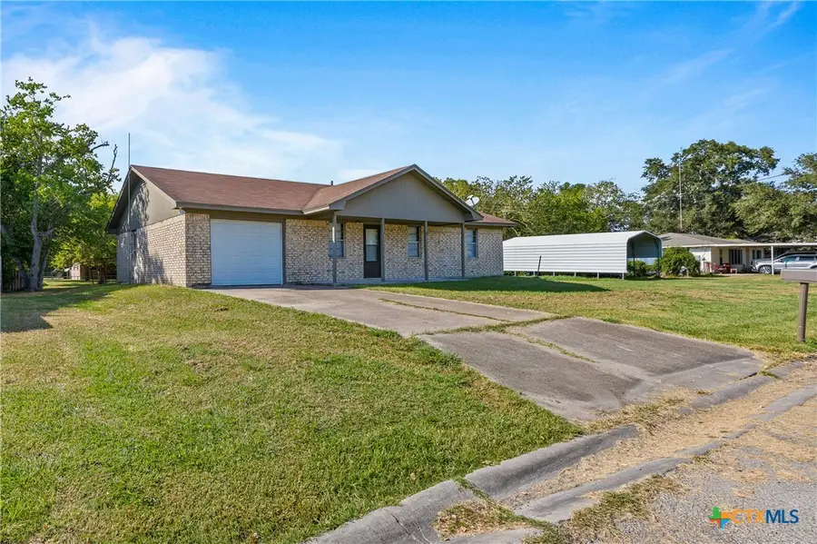 710 Courtney Street, Edna, TX 77957 - #2