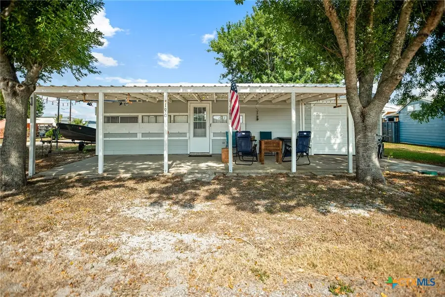 190 La Lucia Street, Port Lavaca, TX 77979 - #2