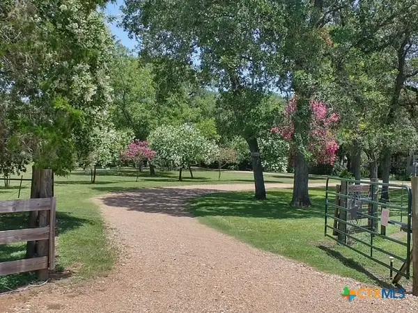 1037 Noll Road, Meyersville, TX 77974