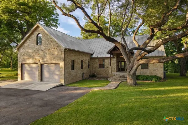 302 Guadalupe River Drive, Seguin, TX 78155