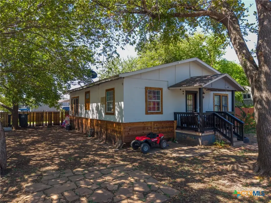 806 E 4th Street, Georgetown, TX 78626 - #3