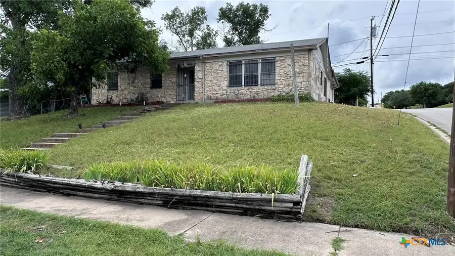 1002 S 27th Street, Copperas Cove, TX 76522 - #3