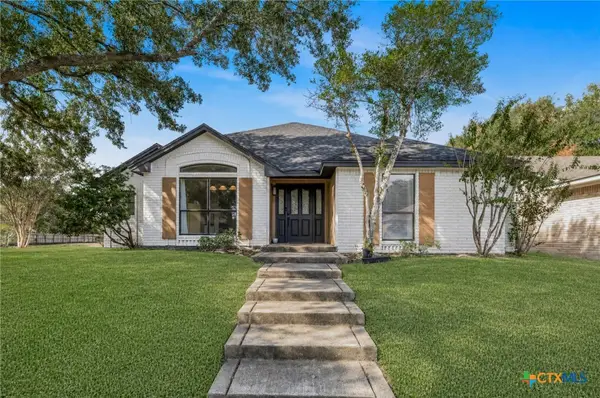 301 Trentwood Circle, Victoria, TX 77901