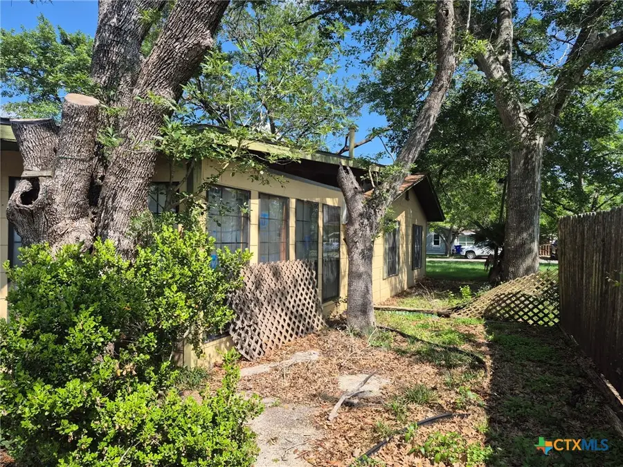 404 Svoboda Street, Yoakum, TX 77995 - #3