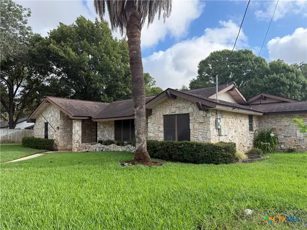 212 S 4th Street, Stockdale, TX 78160
