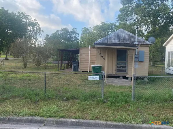 1009 Pine Street, Victoria, TX 77901