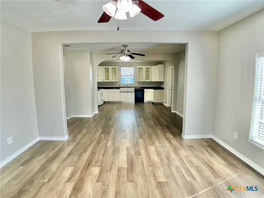 807 Pine Street, Victoria, TX 77901 - #2