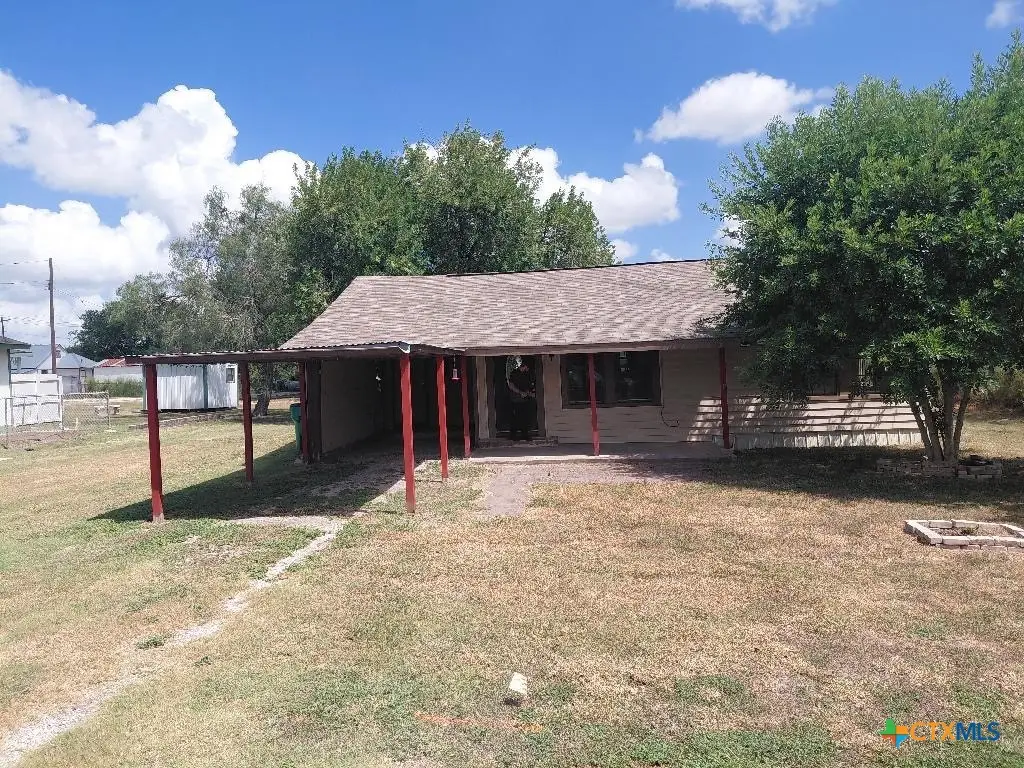 107 E Saint Mary Street, Runge, TX 78151 - #1