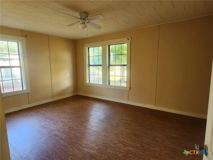 107 E Saint Mary Street, Runge, TX 78151 - #3
