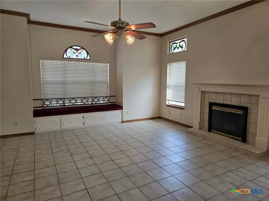 1211 Meadow Run, Seguin, TX 78155 - #3
