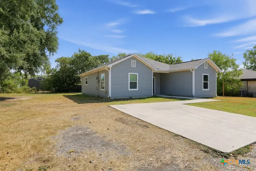 820 S Benavides Street, Port Lavaca, TX 77979 - #2