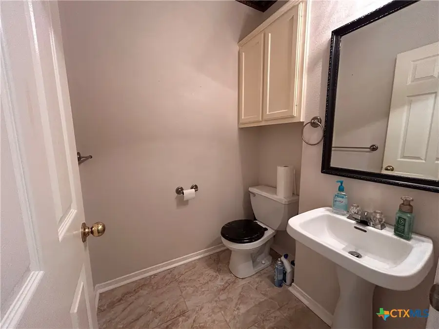 624 Pennsylvania Avenue, Victoria, TX 77904 - #3