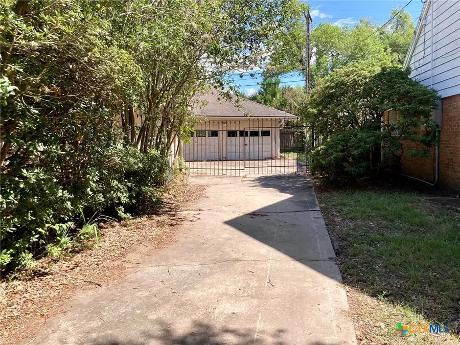 2603 Bon Aire Avenue, Victoria, TX 77901 - #2