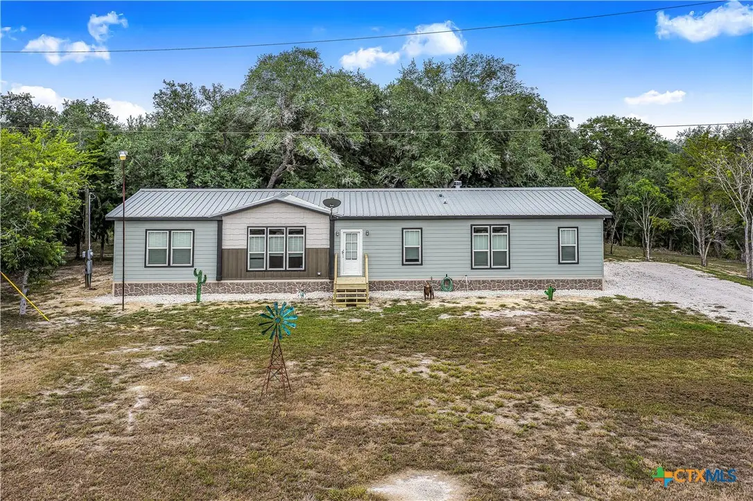 838 E Oak Street, Goliad, TX 77963 - #1