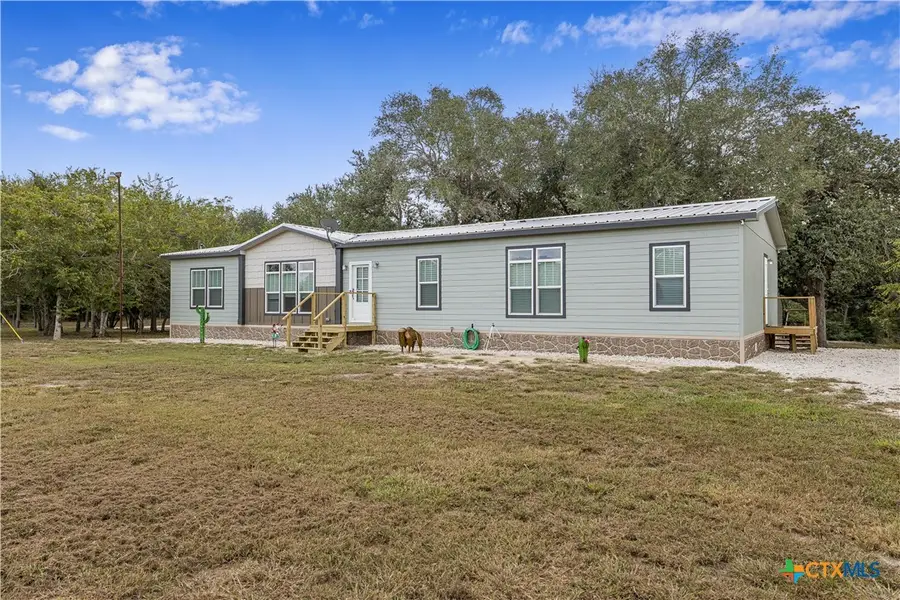 838 E Oak Street, Goliad, TX 77963 - #3