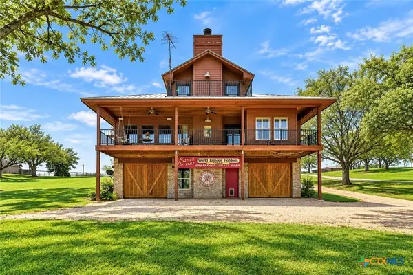 398 Red Bird Lane, Kingsbury, TX 78638