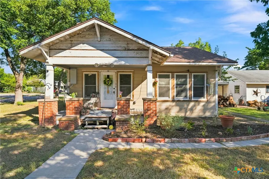 202 E Avenue E, Rosebud, TX 76570 - #2