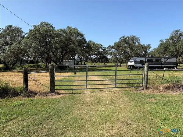 209 Korth Lane, Goliad, TX 77963