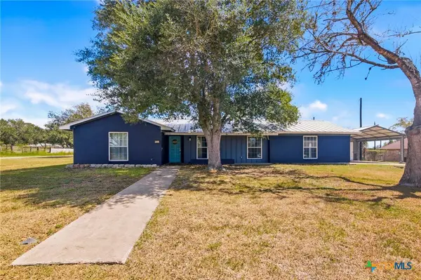 652 Mockingbird Lane, Goliad, TX 77963
