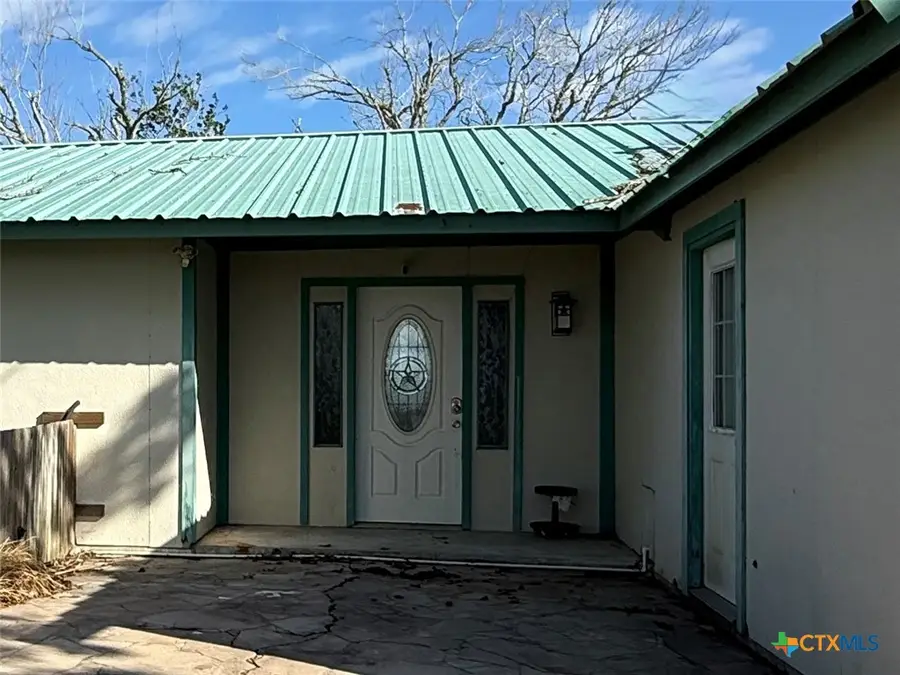 450 W Kruse Avenue, Port Lavaca, TX 77979 - #2