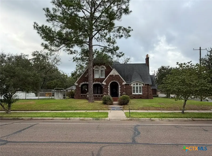 401 E Broadway, Cuero, TX 77954 - #2