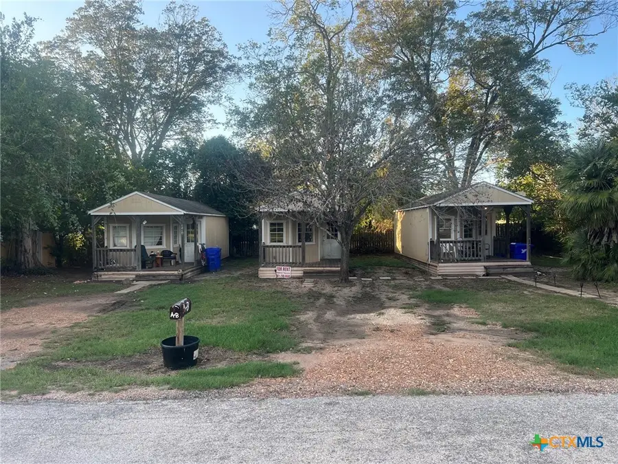 101 Walter Street, Yoakum, TX 77995 - #2