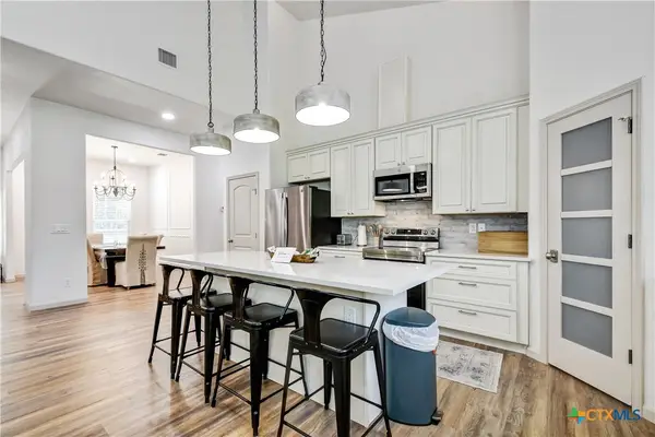 210 Cottage St, Seguin, TX 78155