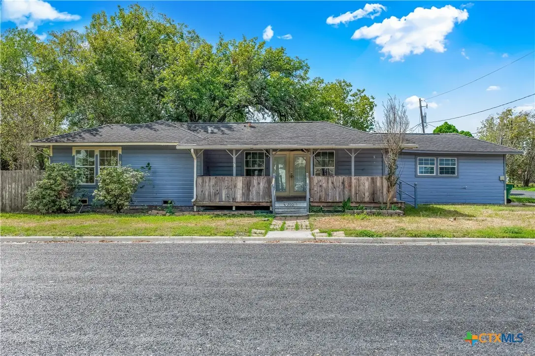2001 E Forrest Street, Victoria, TX 77901 - #1