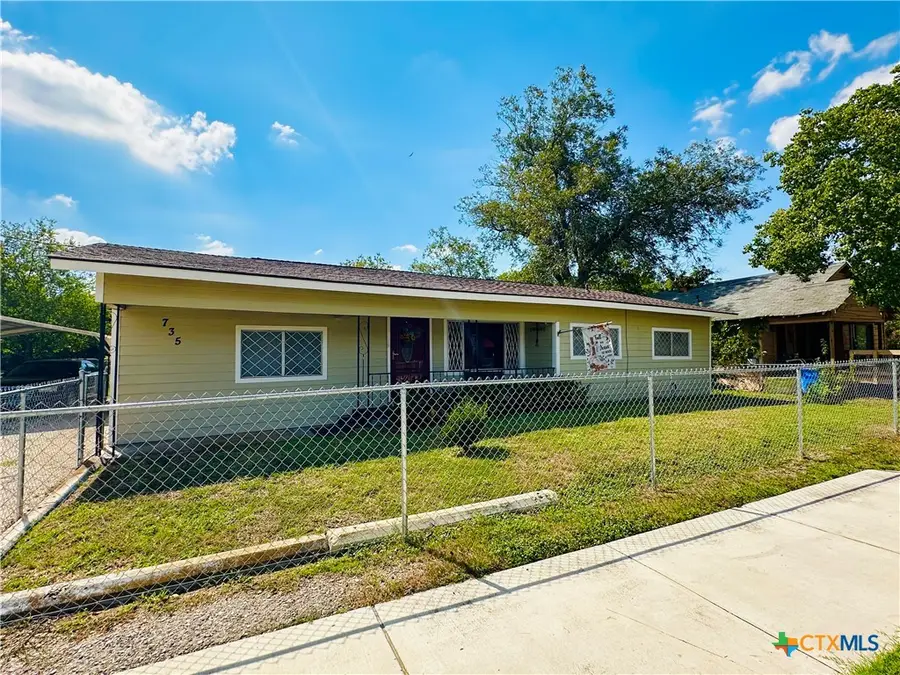 735 San Antonio Avenue, Seguin, TX 78155 - #2