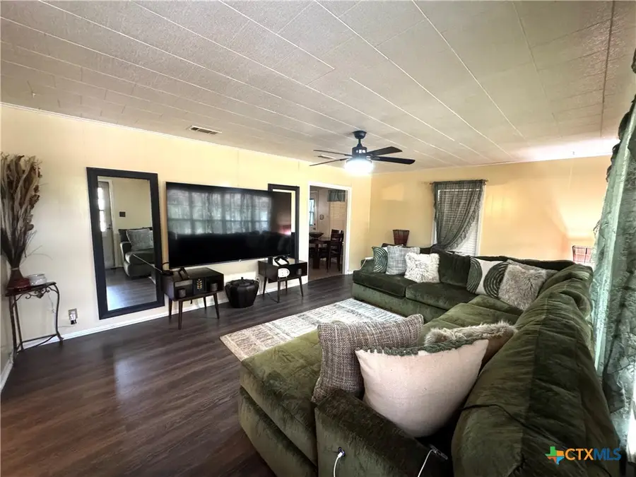 207 W Farish Avenue, Rosebud, TX 76570 - #3