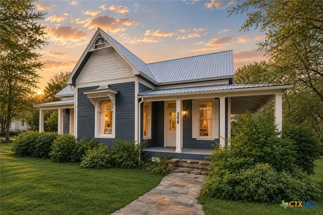 306 5th Ave, Smithville, TX 78957 - #1